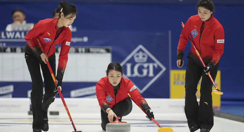 中超“失误日”？浙江队灭武汉三镇4 - 0，连续失误引发热议.